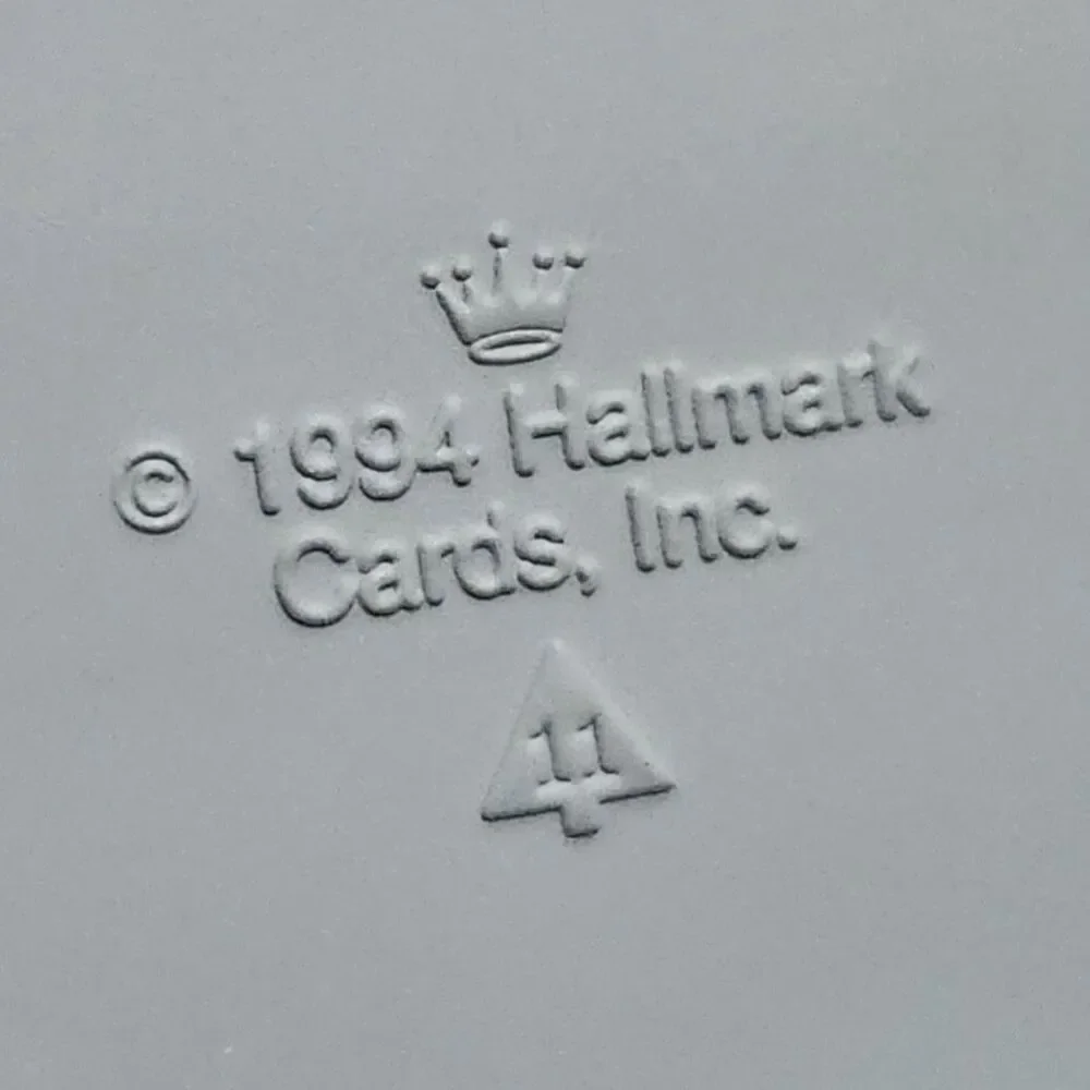 Hallmark Keepsake Ornament – Neighborhood Drugstore (1994, Collector’s Series)